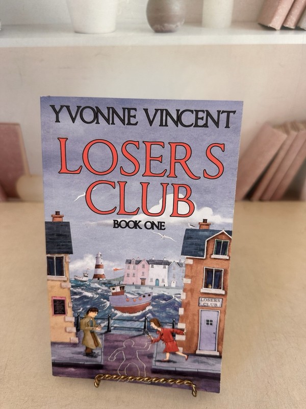 Losers Club: A Murder Mystery (Book 1) – Paperback, by Vincent Yvonne – Good