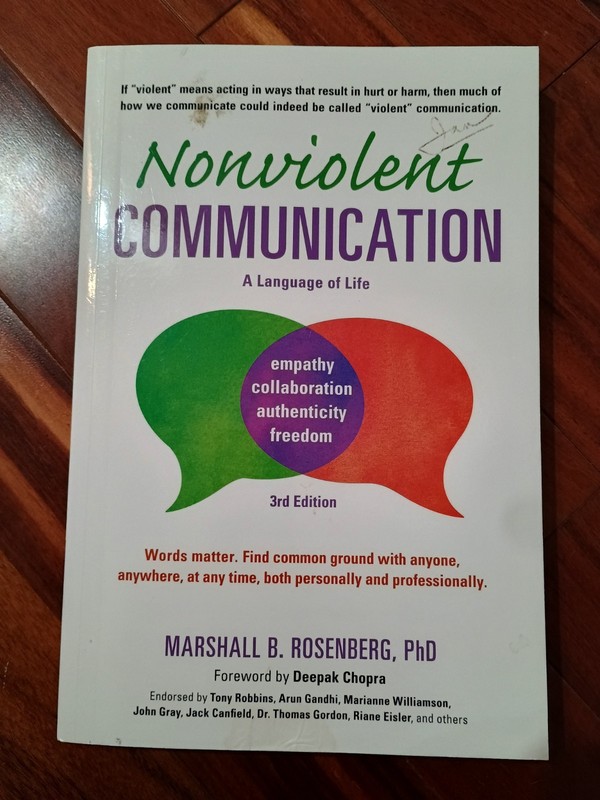 Nonviolent Communication: A Language of Life: Life-Changing Tools for Health…