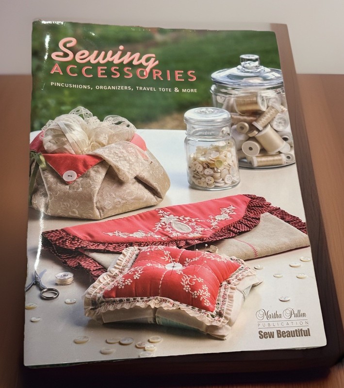Sewing Accessories: Pincushions, Organizers, Travel Tote & More ~ Pullen, Martha