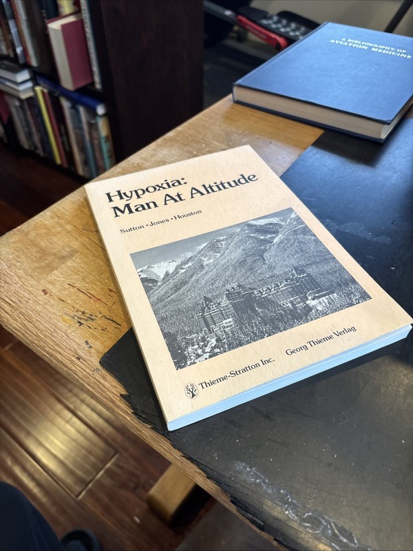HYPOXIA: MAN AT ALTITUDE Sutton - Jones - Houston 1982 pb 1st