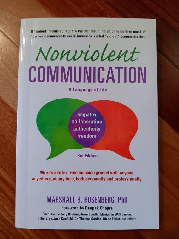 Nonviolent Communication: A Language of Life: Life-Changing Tools for Health…