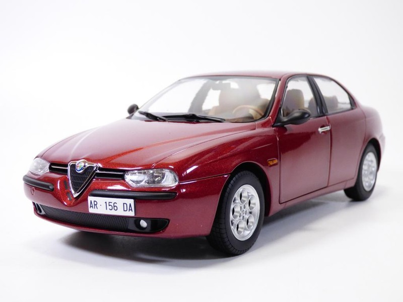 ALFA ROMEO 155 2.5l V6 rouge Proteo / intérieur beige 1/18